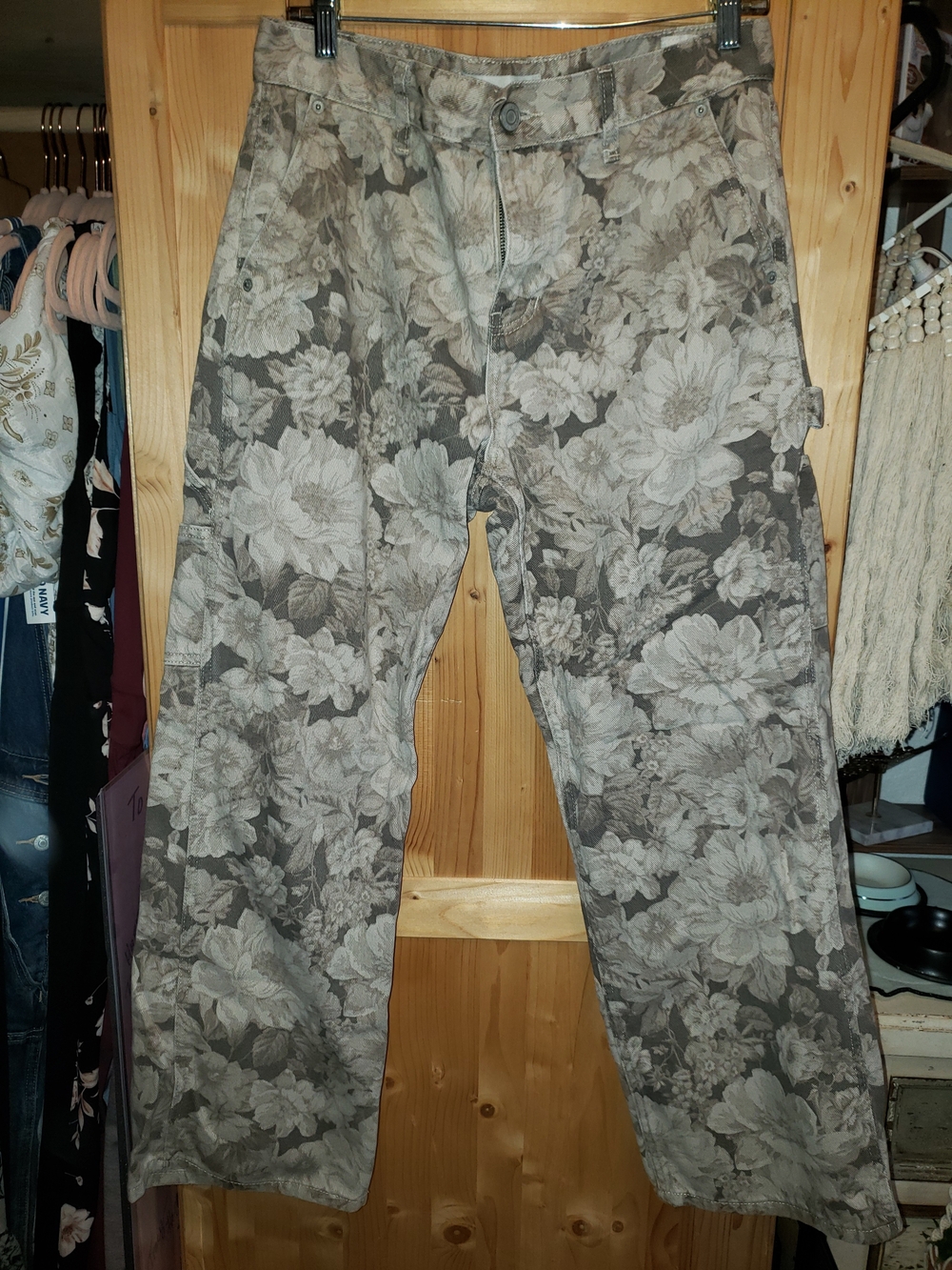Floral Pattern Wide-Leg Jeans in Taupe & Cream